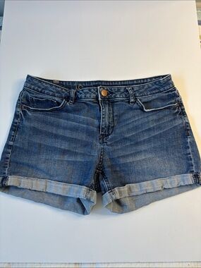 LC Lauren Conrad Washed Blue Denim Rolled-Hem Shorts -477sku